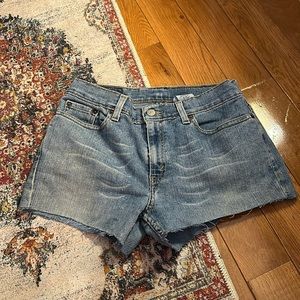 Levi’s cut off shorts